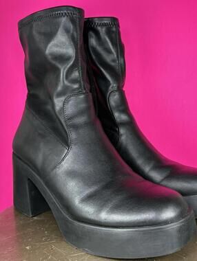 Steve Madden Inntel Black Faux Leather Chunky Block Heel Platform Boot US 8
